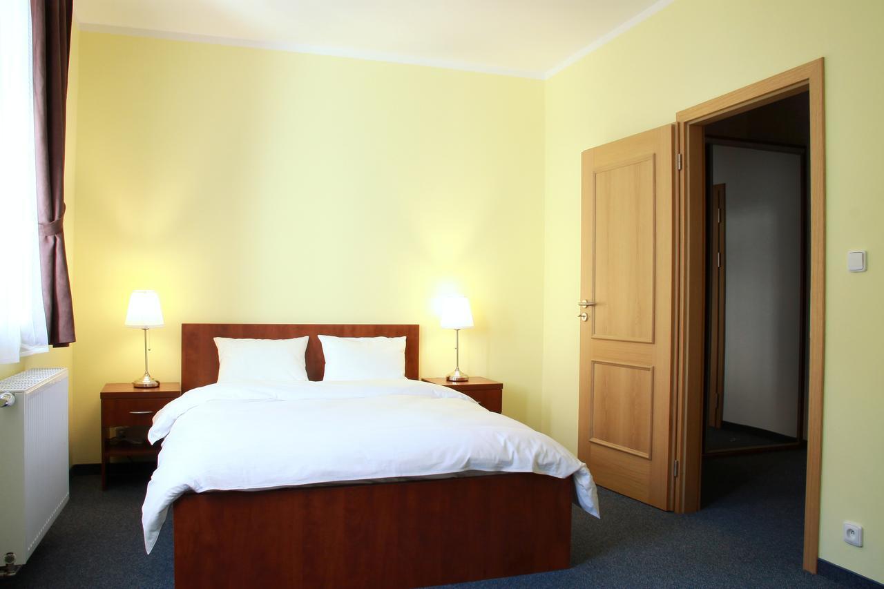 Hotel Vera Jáchymov Buitenkant foto